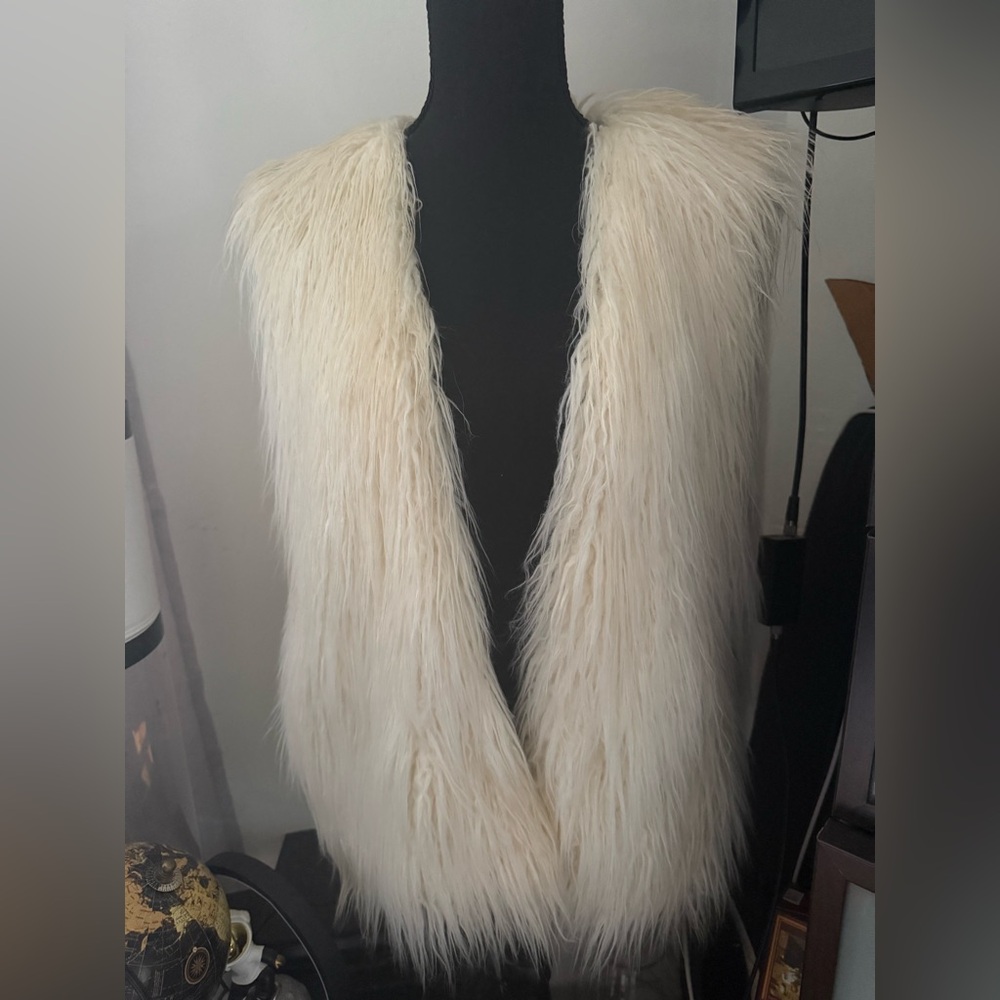Faux fur vest, new condition H&M size 40
